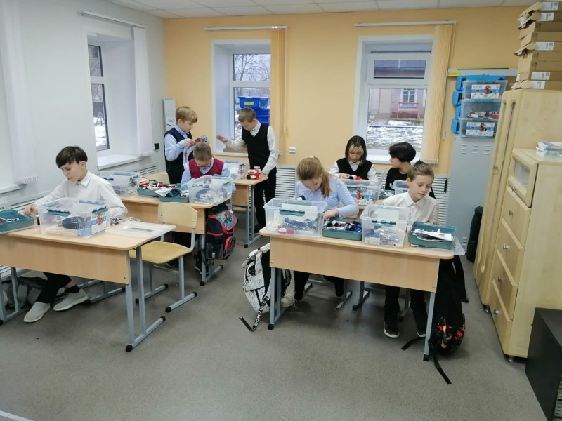 Занятия по "Робототехнике".